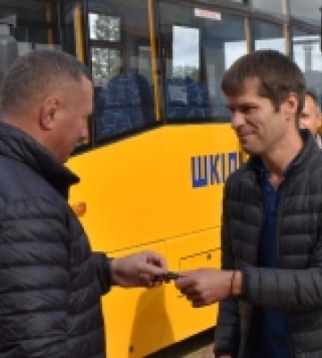 Шацька громада отримала новий шкільний автобус