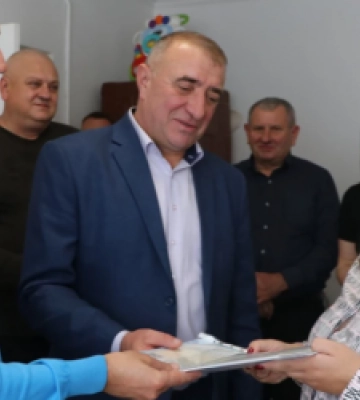 У Бібрці для дівчини-сироти придбали квартиру