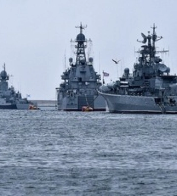 Россия частично вывела из Севастополя корабли Черноморского флота: фото из космоса