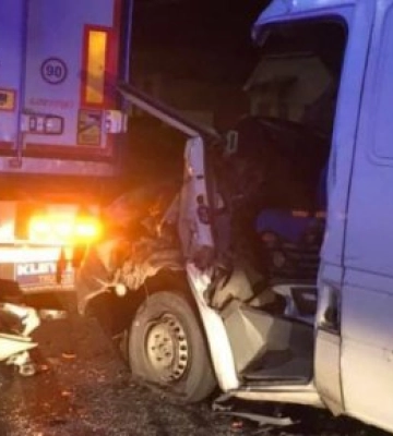 У Виноградові мікроавтобус влетів  у вантажівку 