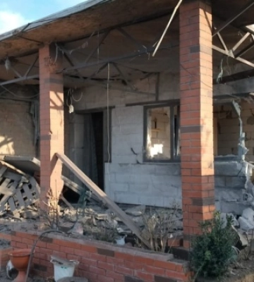 У Нікополі внаслідок ранкового артобстрілу постраждала жінка