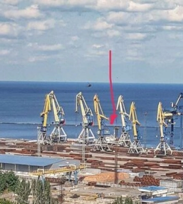 Окупанти поглиблюють дно в порту Маріуполя для вивезення награбованого з України, – ВМС