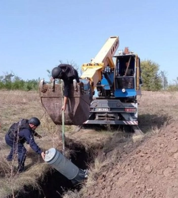 На Запорожье комбайнеры обнаружили в поле недетонировавшую авиабомбу, - ГСЧС. ФОТОрепортаж