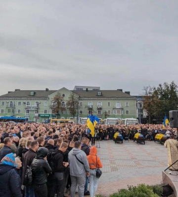 Загинули на запорізькому напрямку: у Рівному попрощалися з трьома молодими захисниками (ВІДЕО)