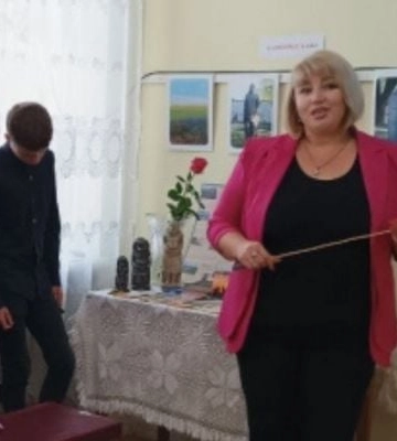В Мелитополе предатель из бывших сотрудников музея промывает детям мозги экскурсиями по-русски 