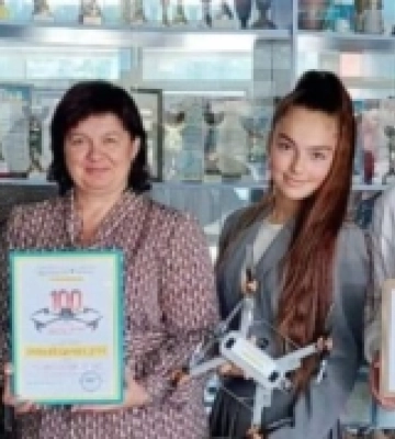 Учні 12 ліцею у Рівному зібрали кошти на два ударні дрони для ЗСУ