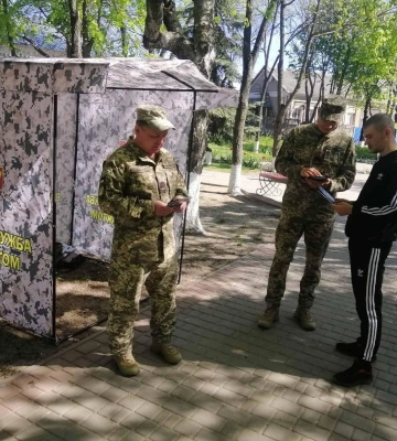 Мобилизация в Украине: спикер ТЦК рассказал, кто кроме военкомов может раздавать повестки