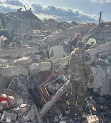 россияне убили по меньшей мере 49 человек в Харьковской области: ударили по кафе-магазину