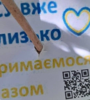 Активисты украсили города Крыма желто-голубыми символами