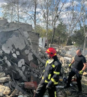На Харківщині війська рф вдарили ракетою по магазину у селі під Куп’янськом: майже півсотні загиблих
