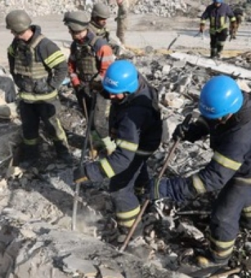 Моторошні кадри: в поліції показали перші хвилини після удару росіян по кафе на Харківщині, відео