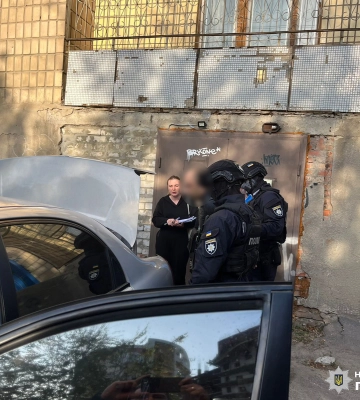 У Харкові на парковці супермаркету вкрали 160 000 гривень та тисячу євро