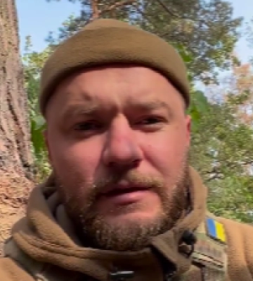 «Не вигрібаєм, треба машина»: вокаліст луцького хору збирає гроші на автомобіль для своєї роти. Відео