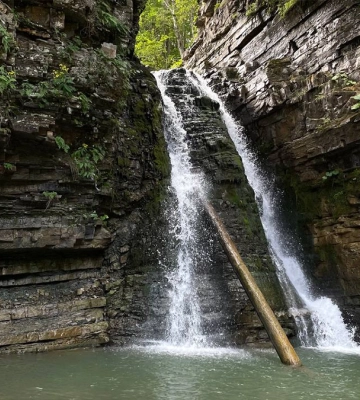 Бухтівецький водоспад — холодна краса від якої перехоплює подих