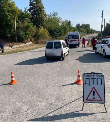 На Київщині водій збив велосипедистку: жінку госпіталізували у важкому стані (ФОТО)