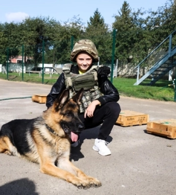 Луцьких школярів познайомили з поліцейськими псами 