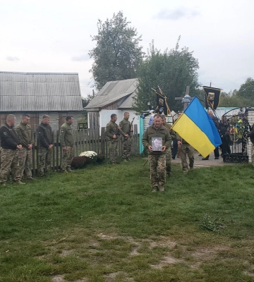 Життя обірвалося у відпустці вдома: на Волині поховали Героя Миколу Байрука