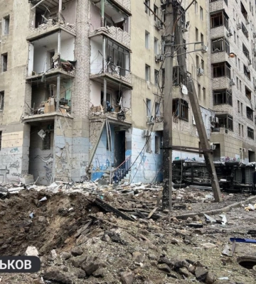 В Харькове под завалами дома погиб 10-летний мальчик. Пострадавших тоже много, среди них младенец