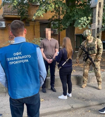 Прокурор із Дніпра попався на хабарі: вимагав $10 тисяч за зміну обвинувачення