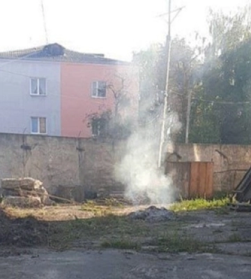 Палив траву: небайдужі лучани «здали» чоловіка муніципалам 