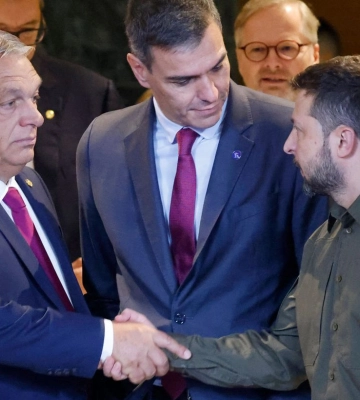 Потисли руки. Орбан емоційно відреагував на зустріч із Зеленським 