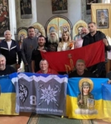 Художник Лев Скоп створює ікони для пантеону пам’яті полеглих воїнів у давньому костелі на Львівщині. ФОТО