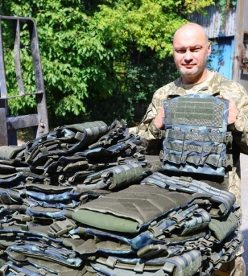 Захисники на Донецькому напрямку отримали від «Сталевого фронту» 500 бронежилетів