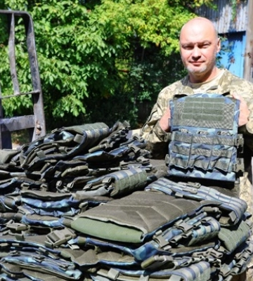 Метінвест передав на фронт 500 бронежилетів