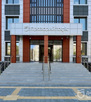 Доступний простір для зручного отримання послуг. Філатов перевірив завершення ремонту першого «Прозорого офісу» у Дніпрі 