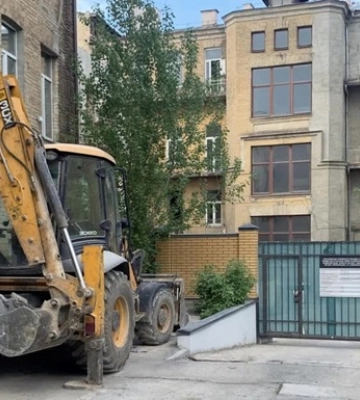 В Киеве суд арестовал имущественный комплекс и запретил там строительство