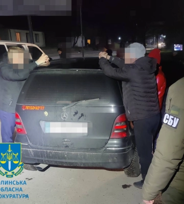 До 3500 доларів за виїзд ухилянта за кордон: на Волині судять членів організованої групи (Фото)