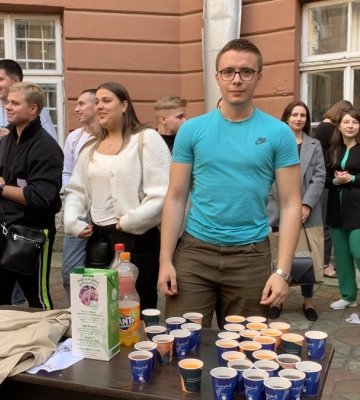 З гумором й посмішкою зібрали понад 65 тисяч гривень: студенти та викладачі медичного університету міста зібрали кошти на ЗСУ
