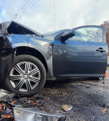 Водійка – у реанімації: що відомо про травмованих внаслідок ДТП на Відродження у Луцьку (відео)