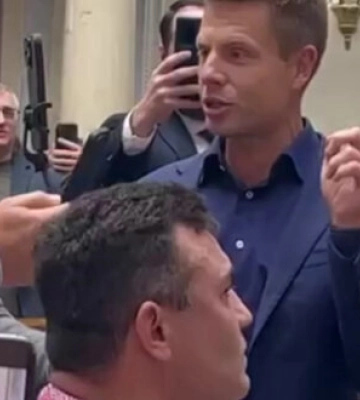Назвал &quot;петухом&quot; и порвал штаны: в Раде во время рассмотрения бюджета произошла стычка между &quot;слугой народа&quot; Тищенко и нардепом &quot;ЕС&quot; Гончаренко. ВИДЕО