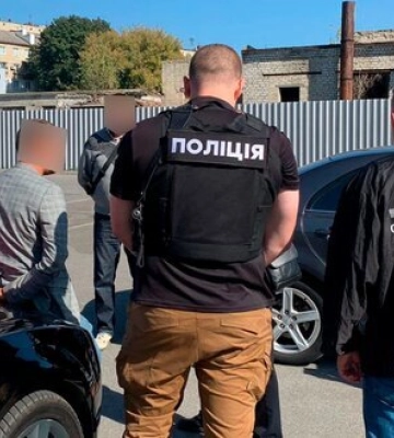 У Харкові керівник громадської волонтерської організації за 2,5 тис. дол. сприяв виїзду чоловіків за кордон через систему &quot;Шлях&quot;, -&amp;hellip;