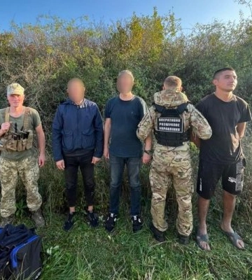 На Закарпатті  біля кордону затримали переправника та двох правопорушників (Відео)