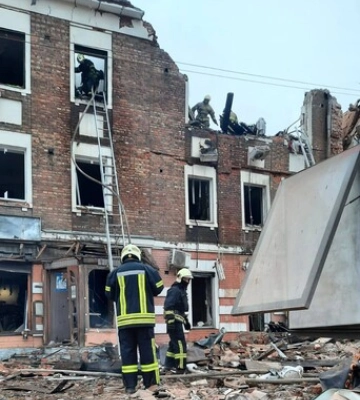 За добу росіяни вбили двох і поранили понад 30 мирних жителів Харківщини: Наслідки обстрілів за добу