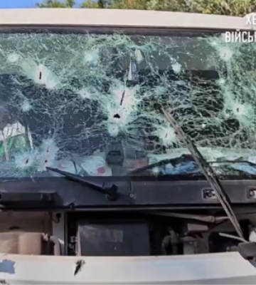 Росіяни вдарили по Херсону. Під обстріл потрапили комунальники, є поранені