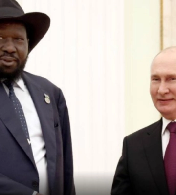 Президент Южного Судана: падающий наушник и ковбойская шляпа на встрече с Путиным