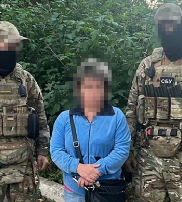 На Донеччині затримали російську шпигунку, яка коригувала повітряні атаки РФ по позиціях Сил оборони під Бахмутом, - СБУ