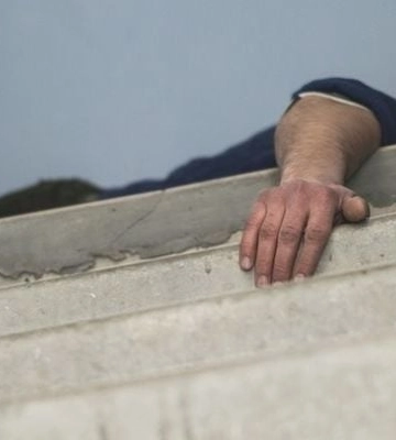 В Мелитополе в подъезде многоэтажки нашли изувеченный труп