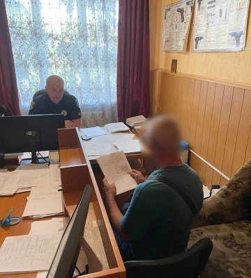 На Харківщині під час п’яної сварки чоловік накинувся з ножем на товариша