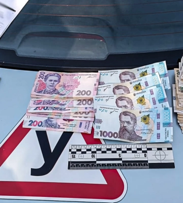 Продавали водійські посвідчення: поліція Донеччини припинили чергову злочинну схему