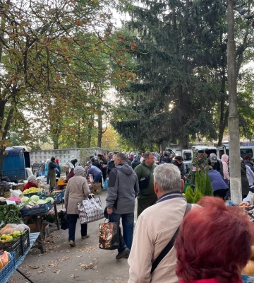 У Полтаві на &quot;Хитрому ринку&quot; перець та картоплю купують по 5 грн, морква коштує 10 грн, а за м&#039;ясо домашньої курки &quot;просять&quot; 110 грн