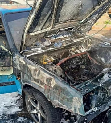 В Кривом Роге на ходу вспыхнул легковой автомобиль