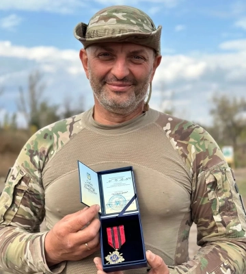 «Золотий хрест» від Залужного отримав пастор-снайпер Олександр Олівко