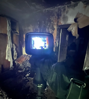 Обгорілі стіни й знищені меблі: у Сарнах горів будинок