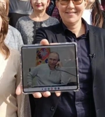 На Мелитопольщине предатели устроили парад поздравлений для путина (фото, видео)