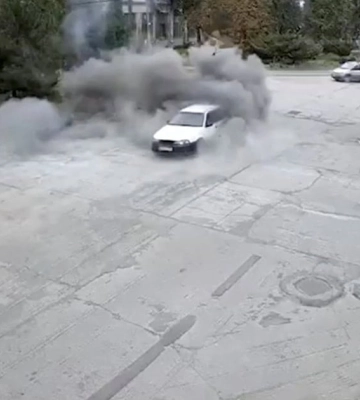 В Новой Каховке взорвали автомобиль оккупанта-&quot;единоросса&quot;