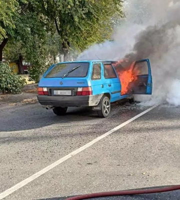 В Кривом Роге на ходу вспыхнул легковой автомобиль